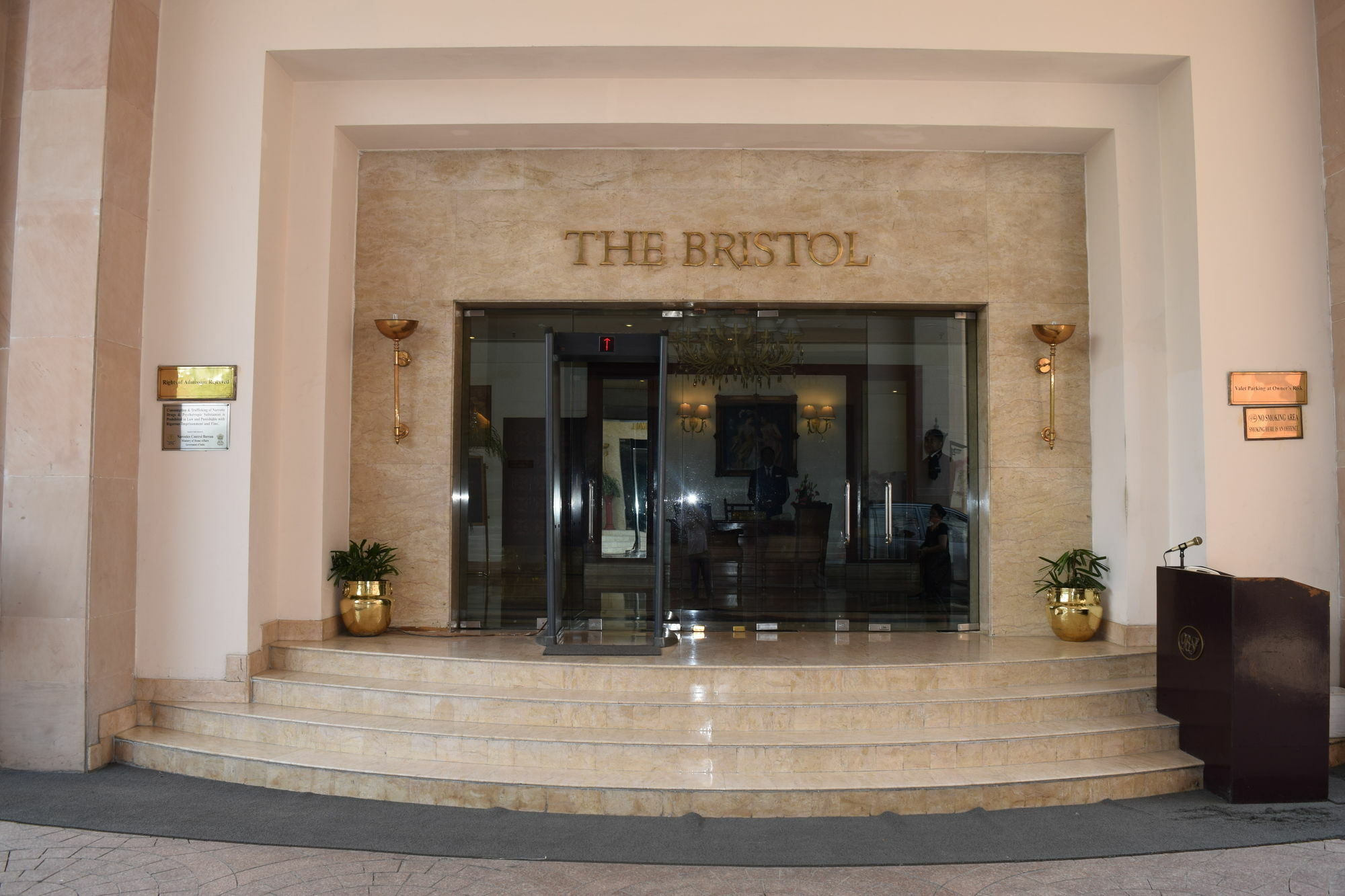 Hôtel The Bristol à Gurgaon Extérieur photo